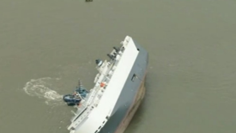 1.200 de masini de lux, distruse in urma unui naufragiu. Pagubele, 45 milioane euro Imagine