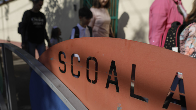 1,9 milioane de lei pentru combaterea violentei in scoli: Ministerul Educatiei extinde programul „Impreuna prindem curaj” Imagine