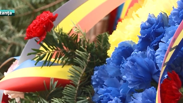 1 Decembrie, la Cumpana. Aproape 500 de elevi au primit dulciuri si hain Imagine