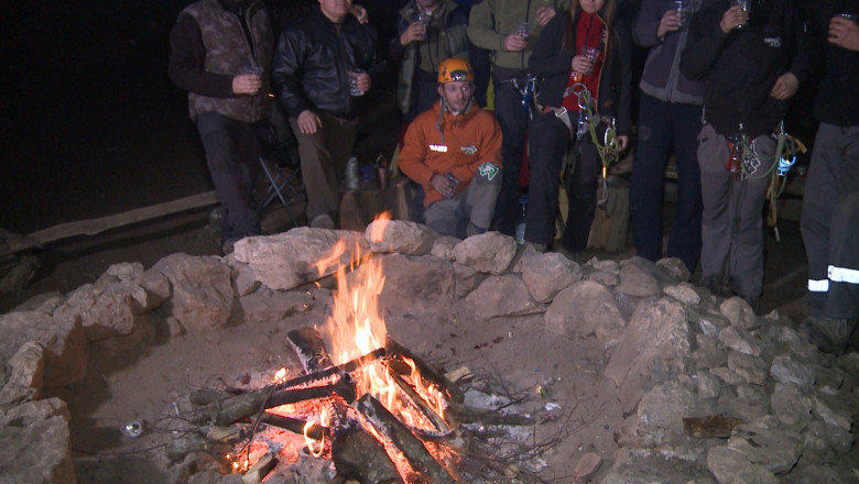 1 Decembrie, petrecut la munte, langa pestera Varciorog, in judetul Bihor (FOTO-VIDEO) Imagine