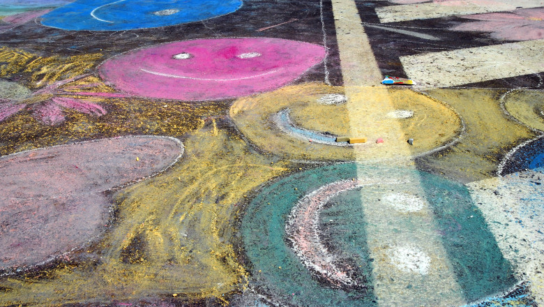 1 IUNIE la Palatul Victoria: Copiii sunt invitati sa deseneze pe asfalt si sa formeze un guvern Imagine