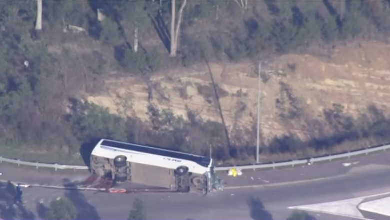 10 morti si 25 de raniti dupa ce un autocar plin cu nuntasi s-a rasturnat. E cel mai grav accident din ultimii 30 de ani din Australia Imagine