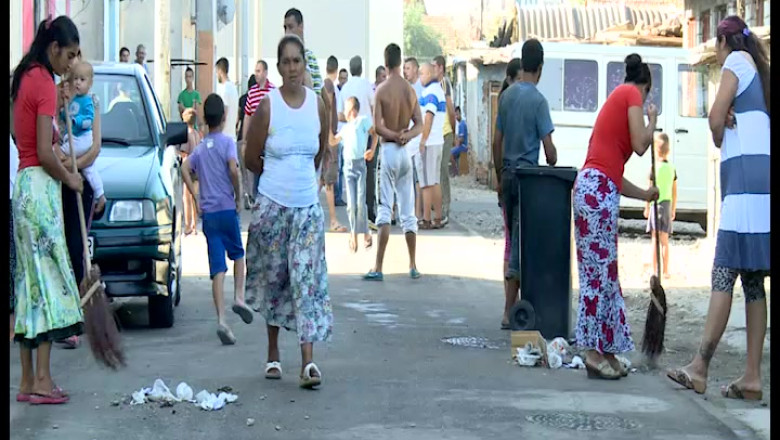 10 tone de gunoi stranse de pe strazi. Zeci de voluntari au curatat un intreg cartier din Oradea Imagine
