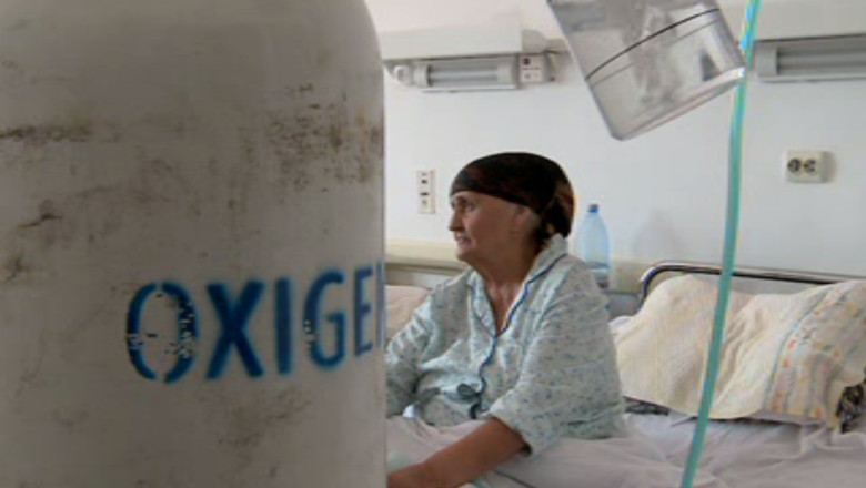 1000 de bolnavi din Iasi, ignorati de Ministerul Sanatatii. Oamenii sufera de tulburari respiratorii si depind de tuburile de oxigen Imagine