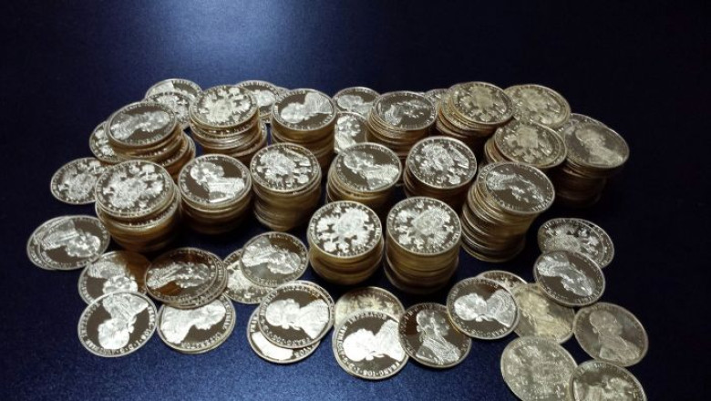 11 kilograme de monede din aur, descoperite de politistii de frontiera timiseni Imagine