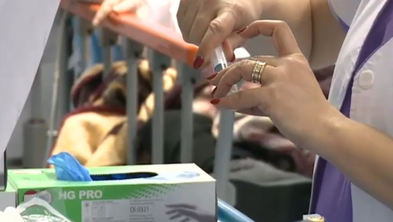 11 medici, amendati in scandalul infectiilor nosocomiale de la spitalul din Targu Jiu. Aveau microbi sub unghiile lungi si inele Imagine