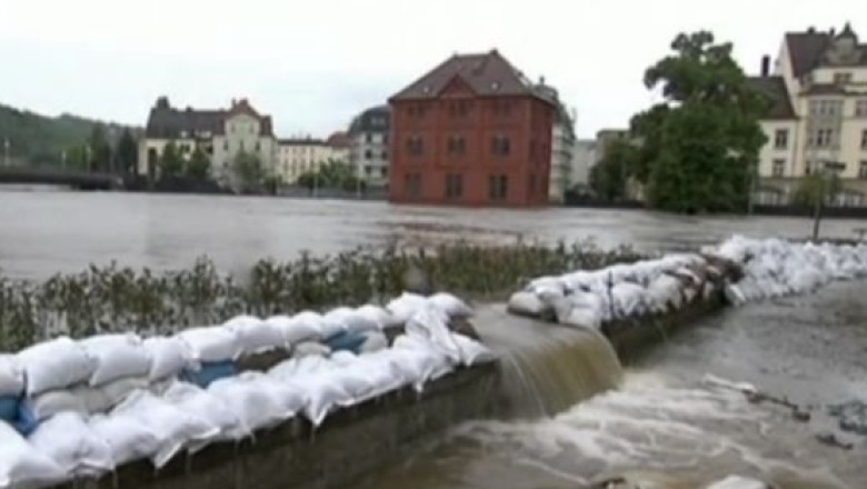 11 morti in inundatiile din Europa. Dunarea va atinge in Ungaria cel mai mare nivel din ultimii 50 de ani Imagine