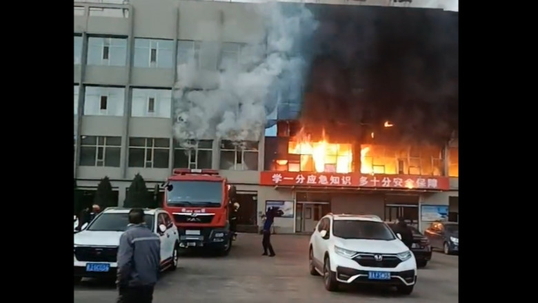11 morti si 51 de raniti dupa ce cladirea unei companii din China a luat foc Imagine