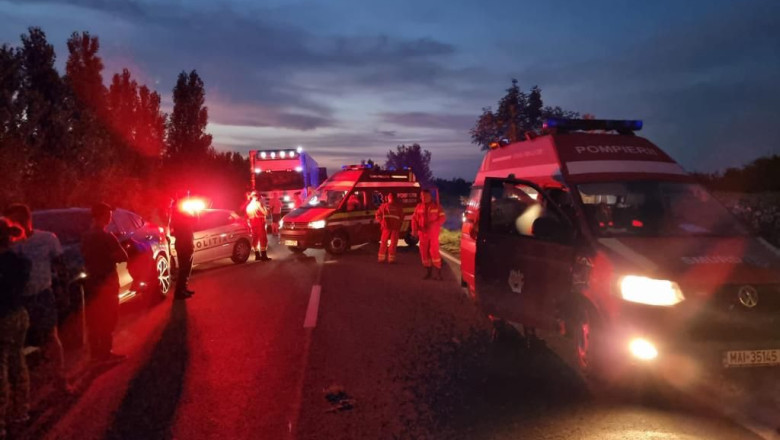 11 raniti intr-un accident in care a fost implicat un microbuz, pe DN 1A. Una dintre victime a fost preluata de un elicopter SMURD Imagine