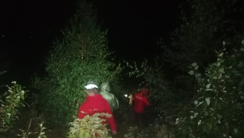 11 turisti irlandezi s-au ratacit in muntii Rodnei. Sunt cautati de catre Salvamont Maramures dupa ce au cerut ajutor Imagine