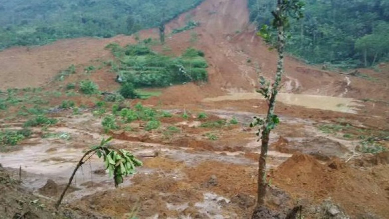 12 morti intr-o alunecare de teren in Indonezia Imagine
