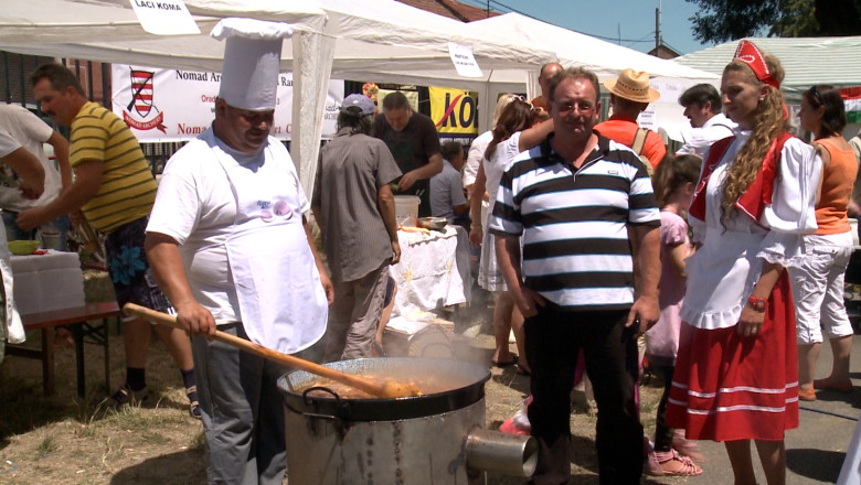 13 echipe de bucatari au gatit preparate traditionale maghiare in parcul Balcescu din Oradea Imagine