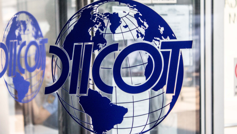 13 persoane au fost retinute de procurorii DIICOT pentru ca ar fi vandut droguri elevilor, printr-o aplicatie criptata de comunicare Imagine