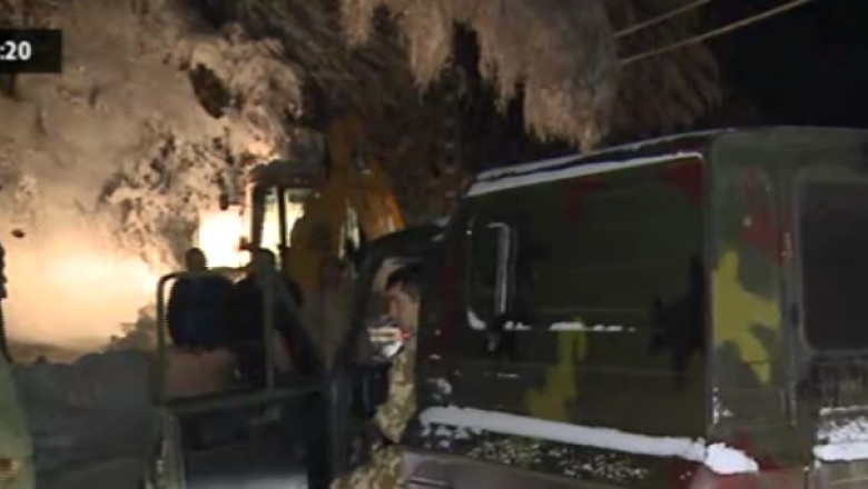 13 turisti blocati timp de 15 ore intr-o statiune au fost salvati cu ajutorul armatei Imagine