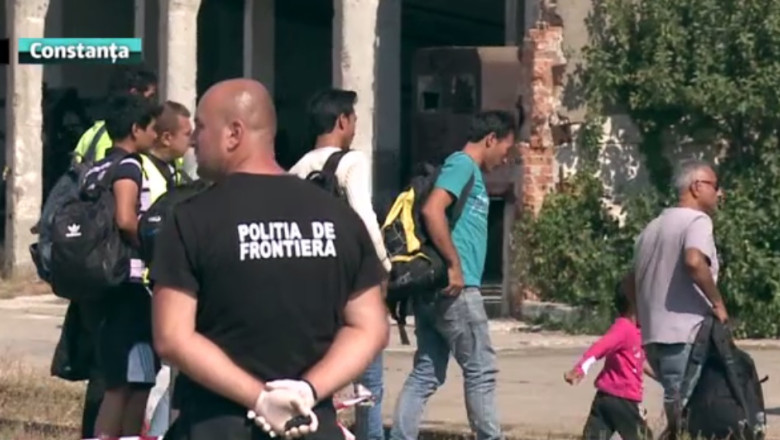 132 de migranti, in pericol, pe mare. Pescadorul pe care se aflau a fost la un pas sa se scufunde  Imagine