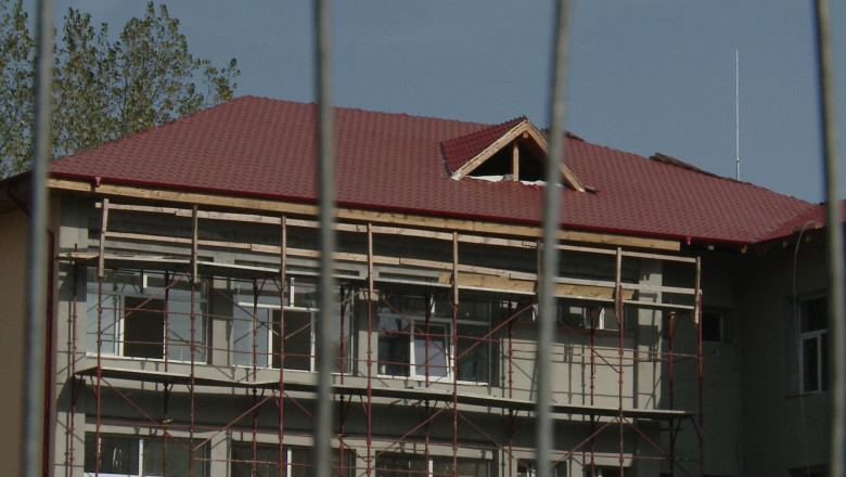 14 scoli, in plin santier Imagine