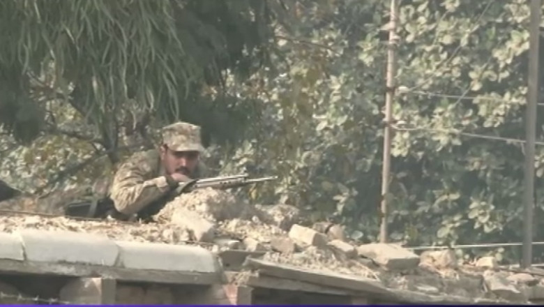 145 de morti in atacul asupra scolii din Pakistan. Va fi aplicata pedeapsa cu moartea pentru terorism Imagine