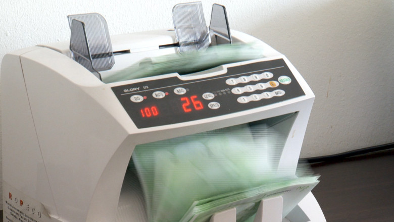 15000 lei, amenda acordata unei institutii bancare din Iasi  Imagine