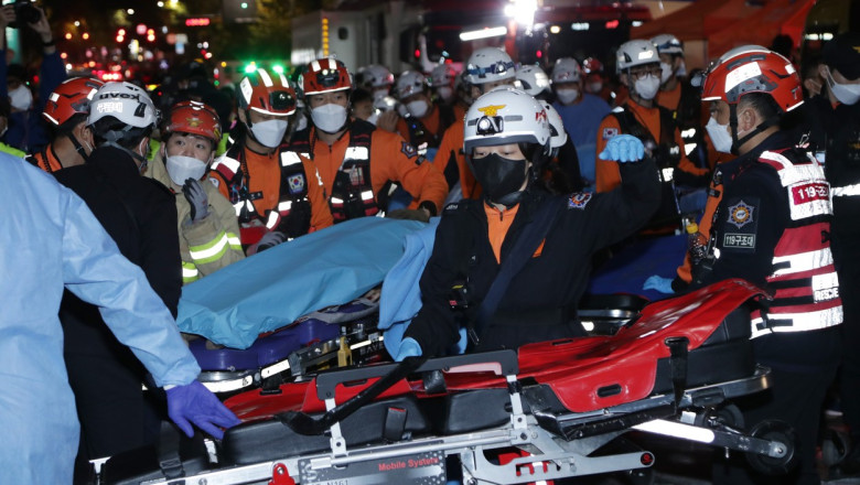 151 de morti la Seul, intre care 19 straini, dupa o busculada de proportii de Halloween. Presedintele declara doliu national Imagine