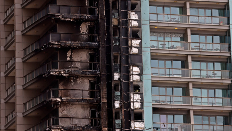 16 oameni au murit intr-un incendiu care a cuprins un bloc de locuinte din Dubai Imagine