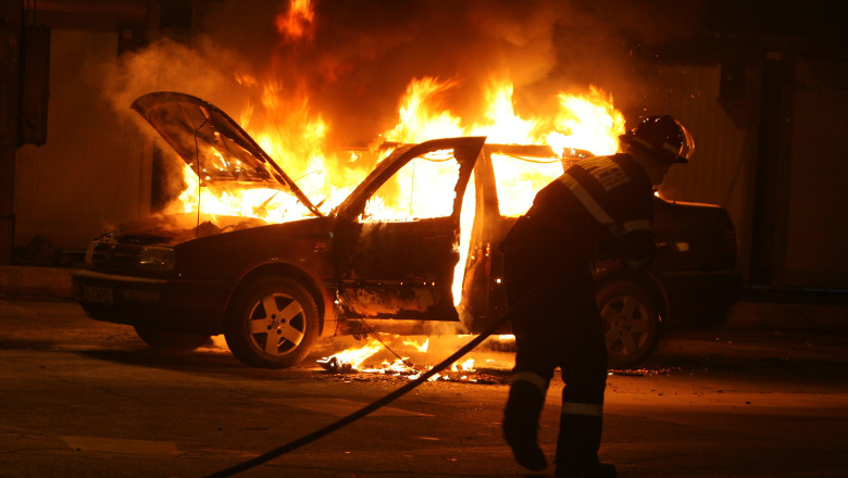 16 vehicule militare incediate intr-o cazarma din Germania Imagine