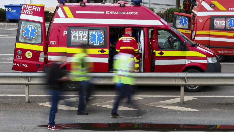 17 migranti au fost gasiti ascunsi in cutii de plastic, intr-un camion care incerca sa treaca granita in Ungaria Imagine