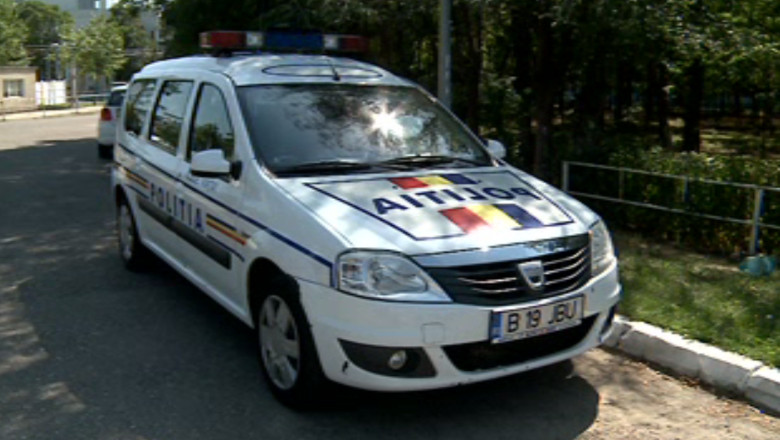 17 permise suspendate la trecerea peste calea ferata, 5 dintre soferi au depasit coloana de masini in asteptare Imagine