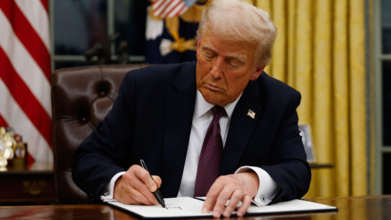 18 state americane ataca in justitie ordinul lui Trump care suspenda acordarea automata a cetateniei americane prin nastere Imagine