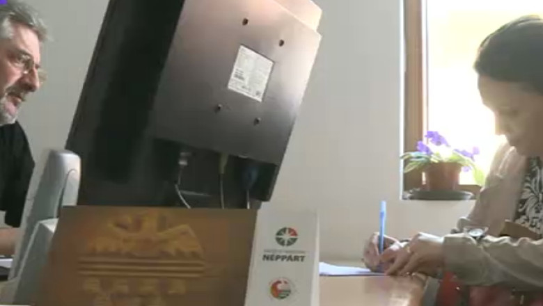 200.000 de romani cu dubla cetatenie pot vota la alegerile de duminica din Ungaria Imagine