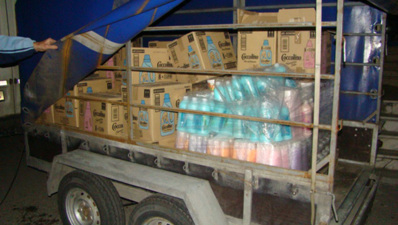 200 de mii de tigarete de contrabanda, ascunse in cutii de balsam pentru rufe Imagine