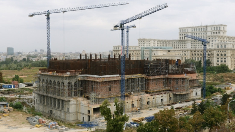 200 de oameni lucreaza zilnic la Catedrala Mantuirii Neamului. Altarul este aproape gata  Imagine