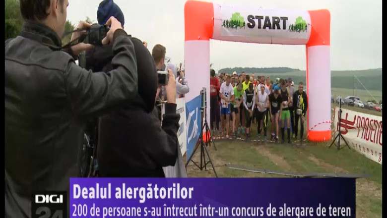 200 de persoane s-au intrecut intr-un concurs de alergare de teren pe un deal de langa Oradea Imagine