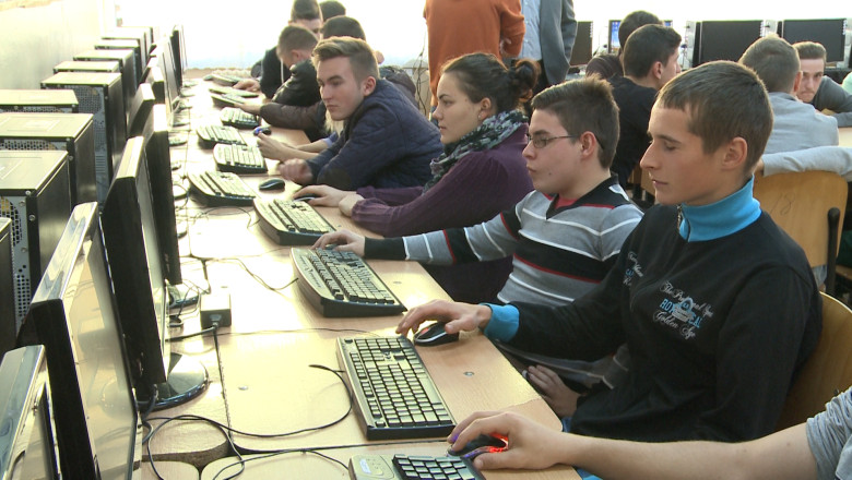 21 de liceeni din Bihor vor invata meserie la firme de IT din Portugalia Imagine