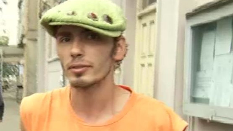 21 de masini distruse in Capitala. Un tanar a lovit cu un levier autoturismele, dupa o cearta cu prietena Imagine