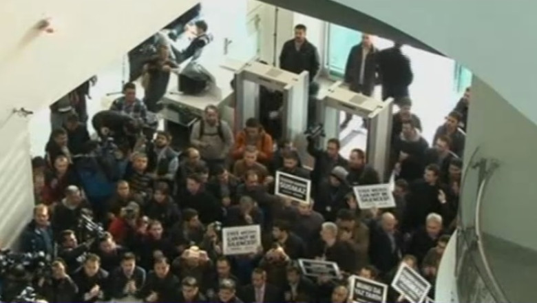 23 de jurnalisti au fost arestati in Turcia Imagine