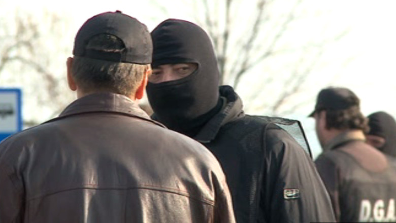 23 de politisti de frontiera si vamesi au fost dusi la audieri la Vaslui Imagine
