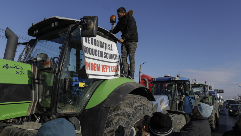 24 de dosare penale dupa protestele fermierilor. Politisti: „Unele persoane cer pe WhatsApp sa se mearga cu topoarele la Guvern” Imagine