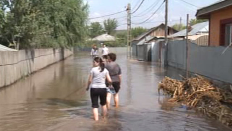 25.000 de lei pentru materiale de constructie, ajutor pentru sinistratii din Galati Imagine