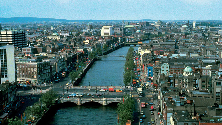 27 de romani au fost arestati in Irlanda. Ei faceau parte dintr-o grupare specializata in furtul de telefoane mobile Imagine