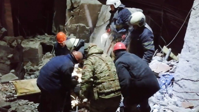 28 de morti dupa bombardarea unei brutarii din orasul ocupat de rusi Lisiciansk. Ucraina este acuzata de atac Imagine