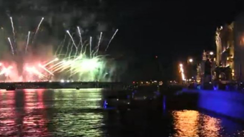 300 de elevi din Crimeea au participat la ceremonia de incheiere a anului scolar din Sankt Petersburg Imagine