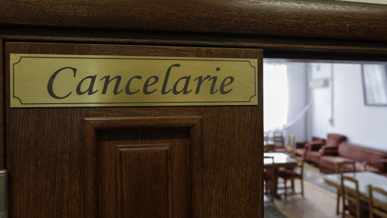 326.000 de angajati din invatamant vor beneficia de primele anuale de cariera. Guvernul a adoptat OUG Imagine