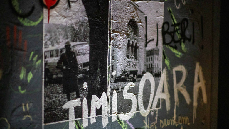 35 de ani de la Revolutie: Balconul Operei din Timisoara s-a umplut de oameni, la aceeasi ora cand oamenii strigau in 1989 „Libertate” Imagine