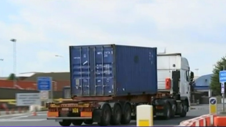 35 de imigranti, descoperiti intr-un container in Marea Britanie. Unul era mort Imagine