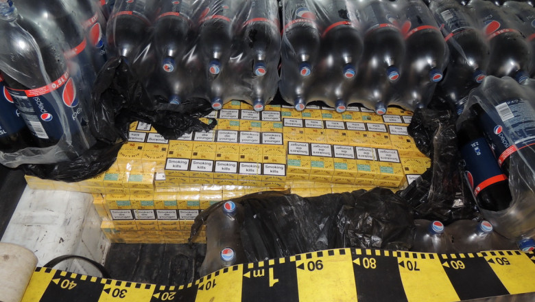 4.300 de pachete de tigari de contrabanda, descoperite intr-o autoutilitara din Oradea Imagine