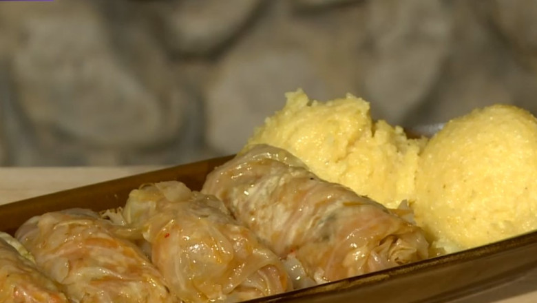 40.000 de sarmale sunt pregatite pentru pelerinii de la Iasi, de la Sf. Parascheva. Primar: Nu e o masa a saracilor. Vine toata lumea Imagine