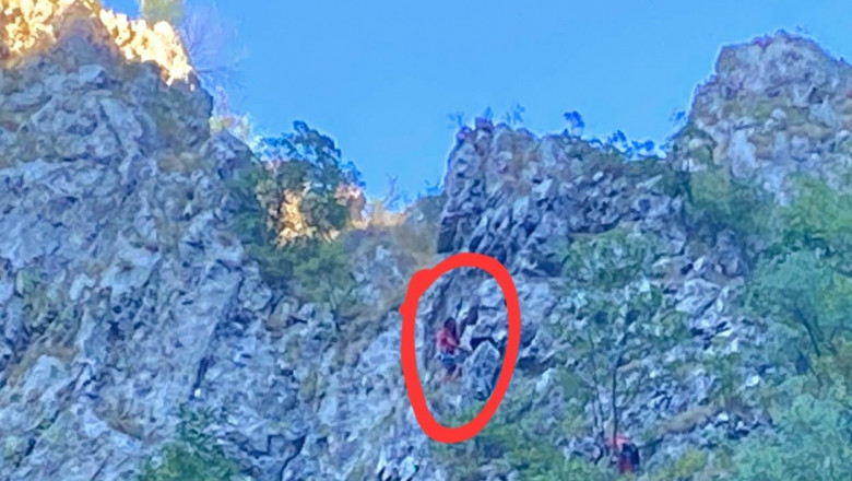 43 de oameni au fost salvati de pe munte in 24 de ore. Interventie dificila a Salvamont pentru un turist blocat pe un perete vertical Imagine
