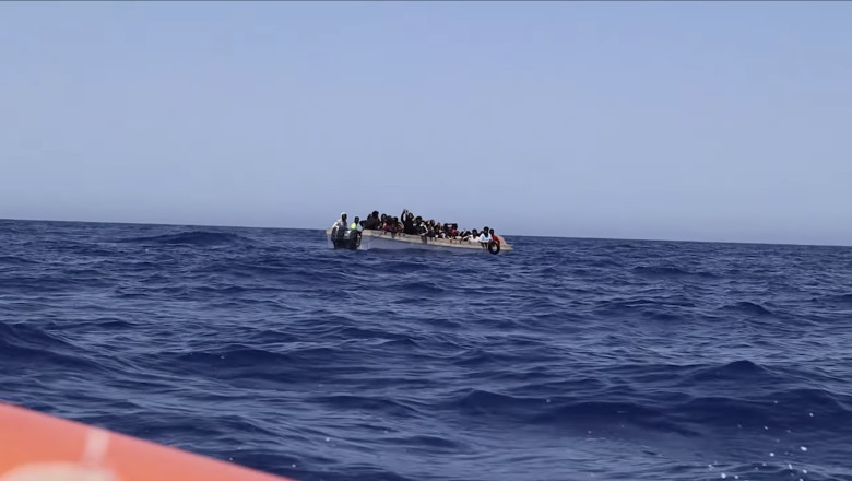 46 de migranti, salvati in Mediterana. „O fetita de 4 ani cu tatal ei si peste 10 minori neinsotiti se numara printre supravietuitori” Imagine