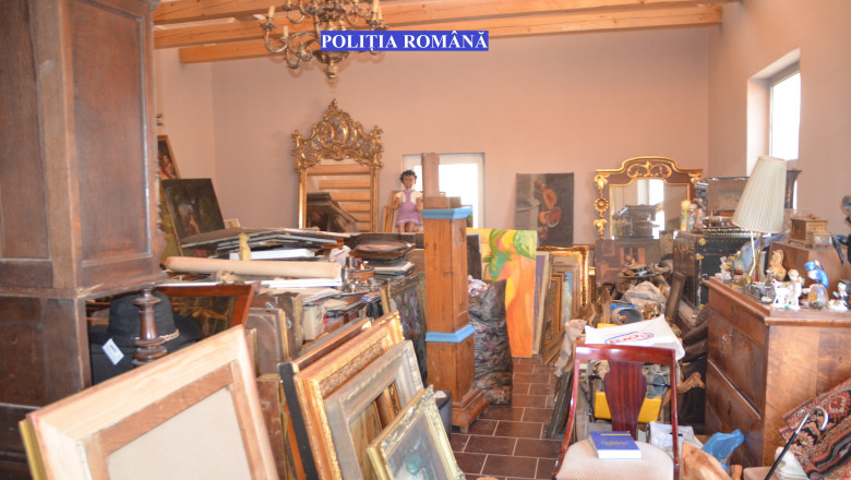 650 de tablouri, posibil furate, au fost gasite in casa unui barbat din Satu Mare Imagine