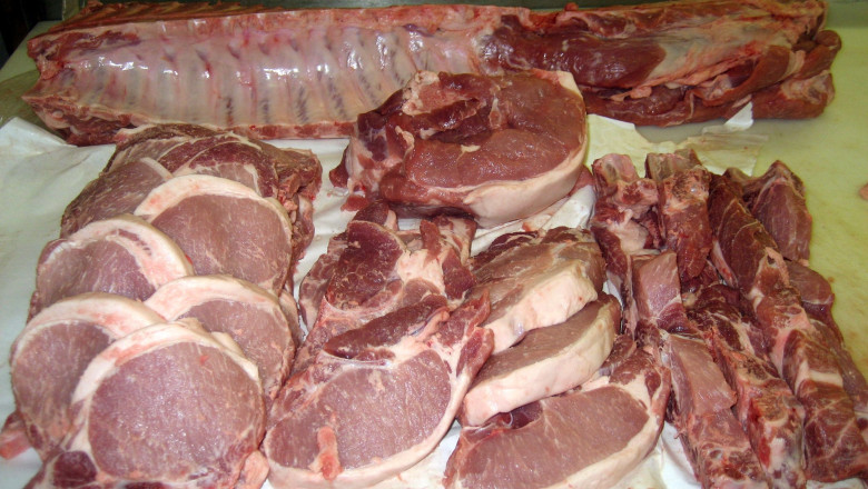 75 de tone de carne fara acte, gasite intr-un centru de procesare din Bihor Imagine